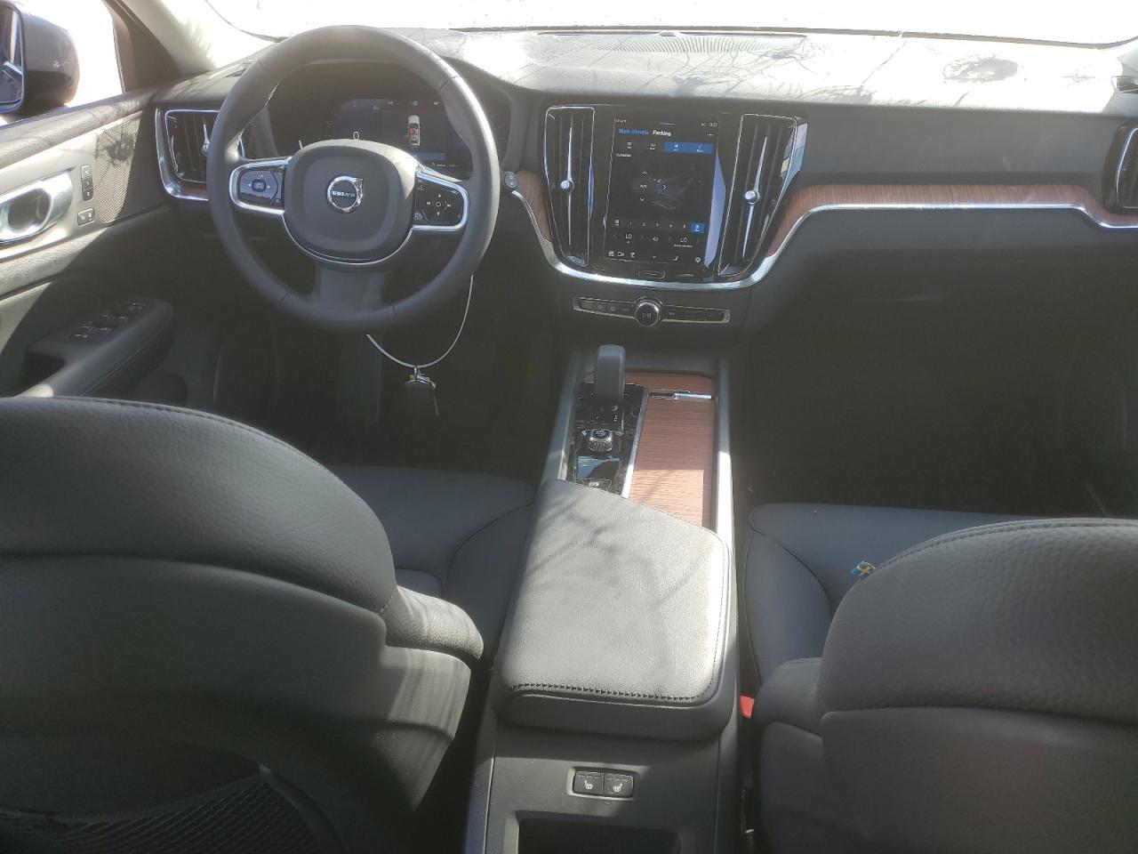 Автомобиль VOLVO V60 CROSS COUNTRY PLUS 2024 | GrandCar Автомобиль VOLVO V60 CROSS COUNTRY PLUS 2024 | GrandCar