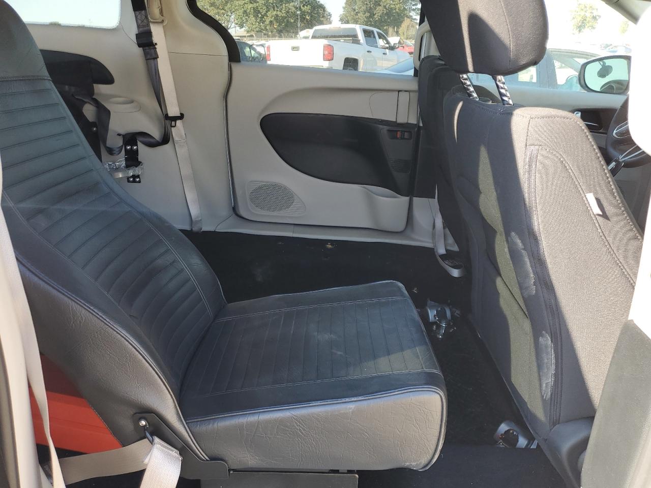 Автомобіль CHRYSLER VOYAGER LX 2023 | GrandCar Автомобіль CHRYSLER VOYAGER LX 2023 | GrandCar