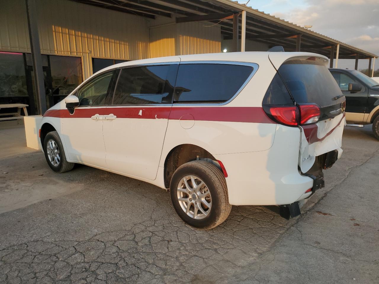 Автомобіль CHRYSLER VOYAGER LX 2023 | GrandCar Автомобіль CHRYSLER VOYAGER LX 2023 | GrandCar