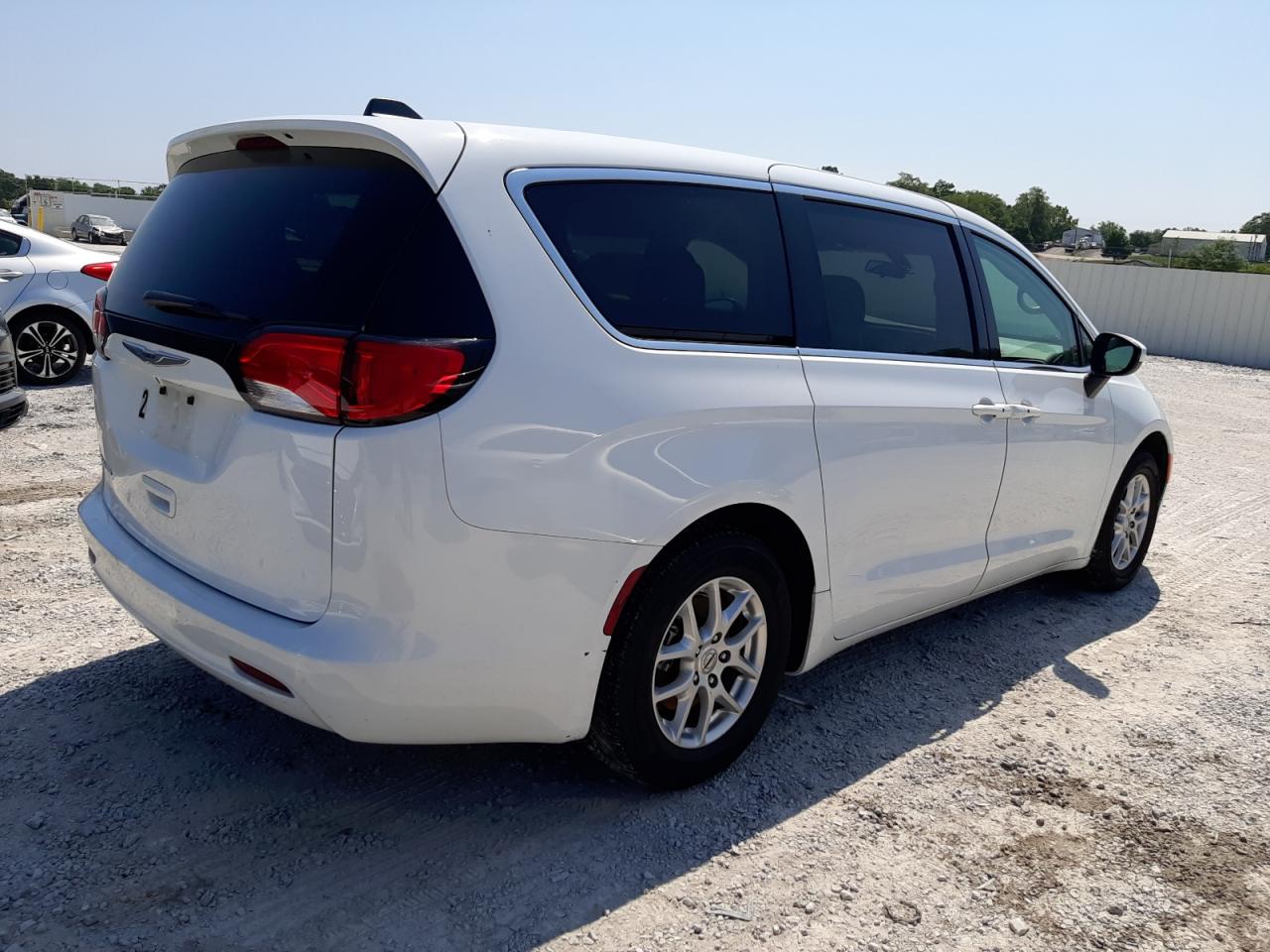 Автомобіль CHRYSLER VOYAGER LX 2022 | GrandCar Автомобіль CHRYSLER VOYAGER LX 2022 | GrandCar