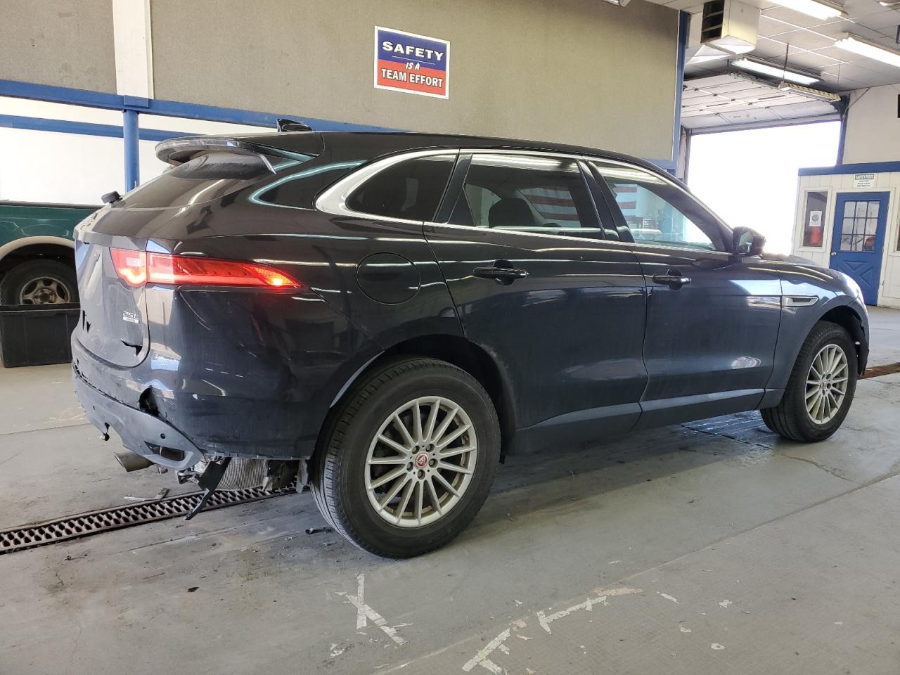 Автомобіль JAGUAR F-PACE 2019 | GrandCar Автомобіль JAGUAR F-PACE 2019 | GrandCar