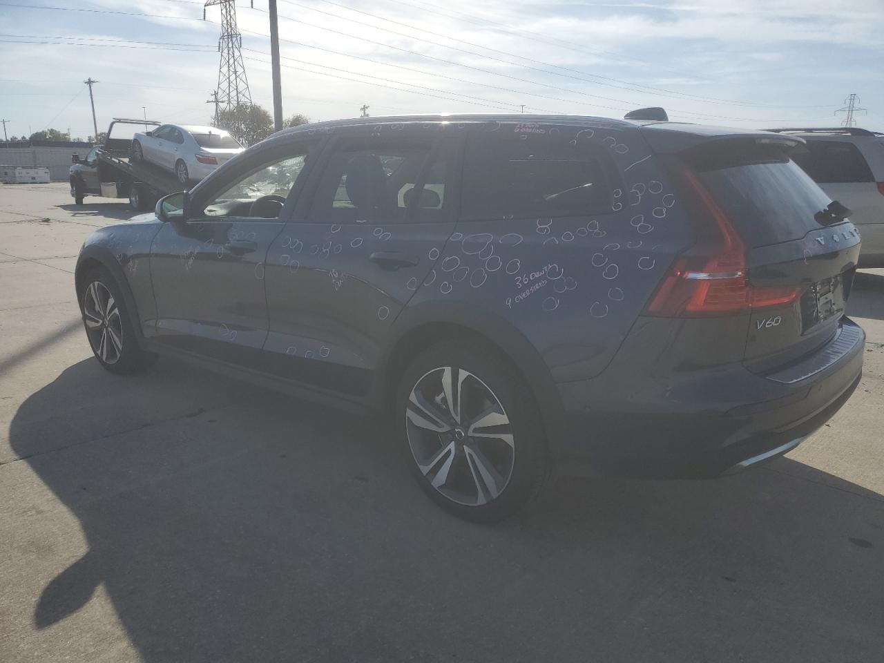 Автомобиль VOLVO V60 CROSS COUNTRY PLUS 2024 | GrandCar Автомобиль VOLVO V60 CROSS COUNTRY PLUS 2024 | GrandCar