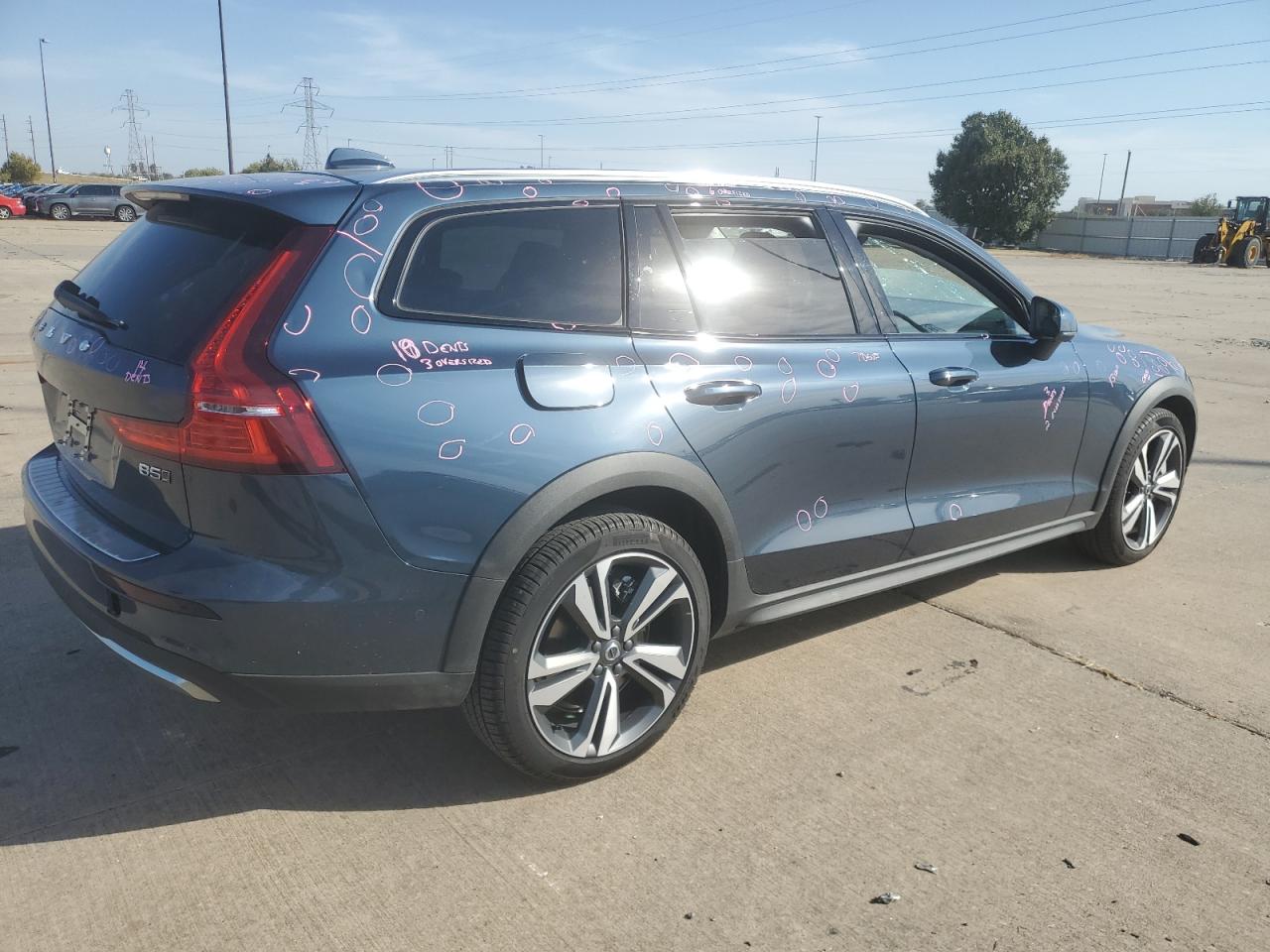 Автомобиль VOLVO V60 CROSS COUNTRY PLUS 2024 | GrandCar Автомобиль VOLVO V60 CROSS COUNTRY PLUS 2024 | GrandCar