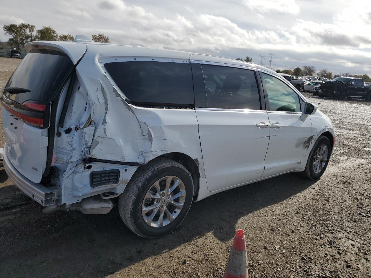 Автомобиль CHRYSLER PACIFICA TOURING L 2022 | GrandCar Автомобиль CHRYSLER PACIFICA TOURING L 2022 | GrandCar