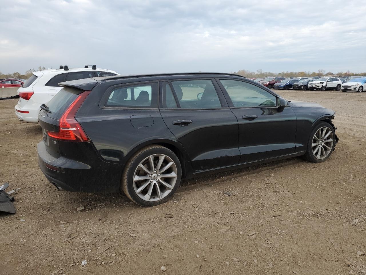 Автомобиль VOLVO V60 T5 MOMENTUM 2020 | GrandCar Автомобиль VOLVO V60 T5 MOMENTUM 2020 | GrandCar