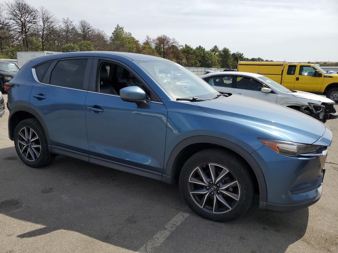Автомобиль MAZDA CX-5 TOURING 2018 | GrandCar Автомобиль MAZDA CX-5 TOURING 2018 | GrandCar