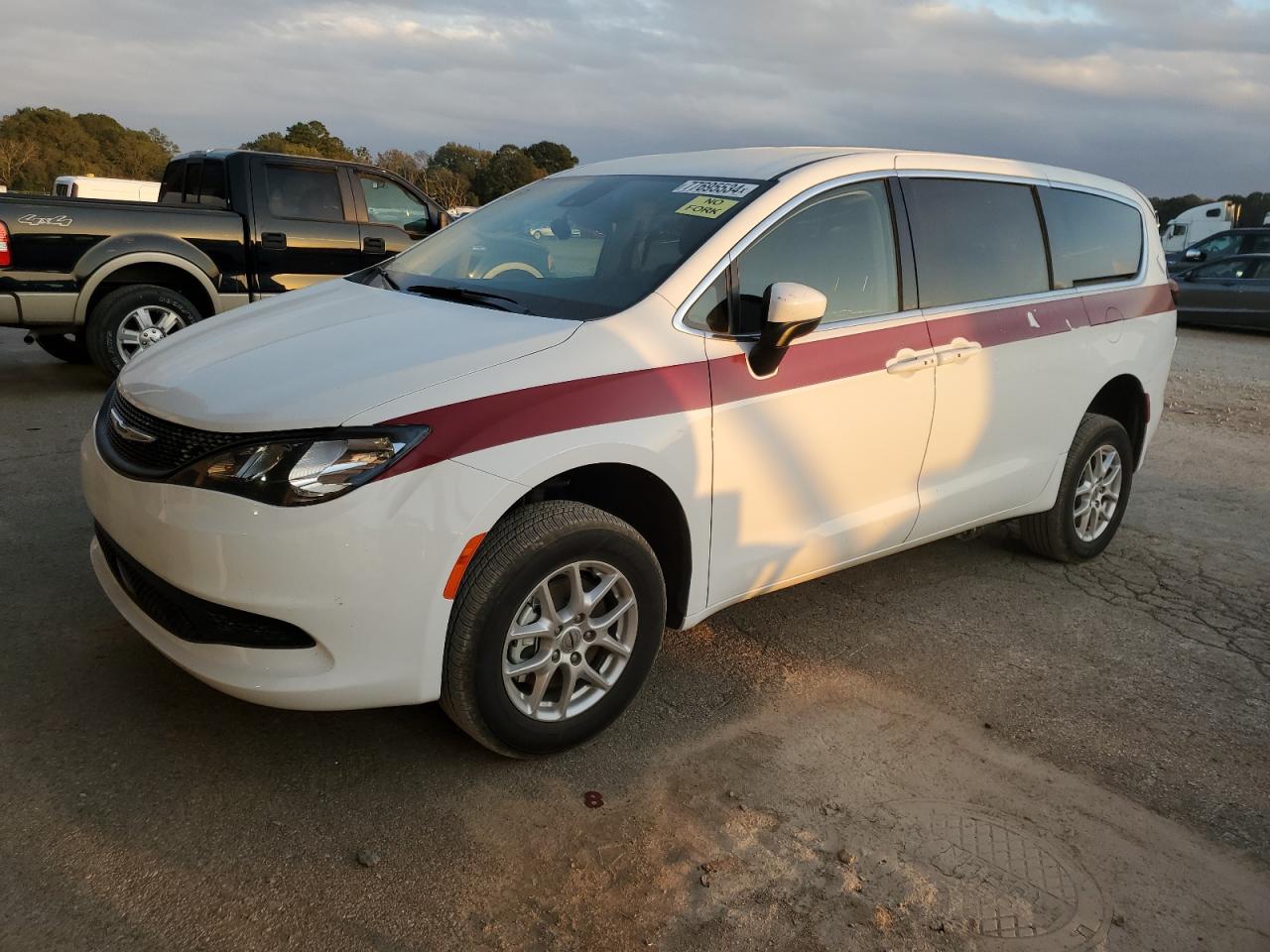 Автомобіль CHRYSLER VOYAGER LX 2023 | GrandCar