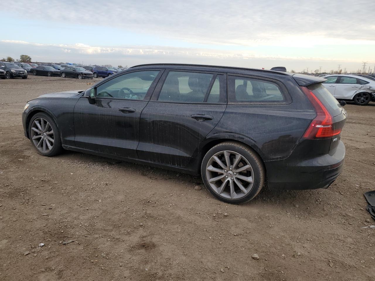 Автомобиль VOLVO V60 T5 MOMENTUM 2020 | GrandCar Автомобиль VOLVO V60 T5 MOMENTUM 2020 | GrandCar