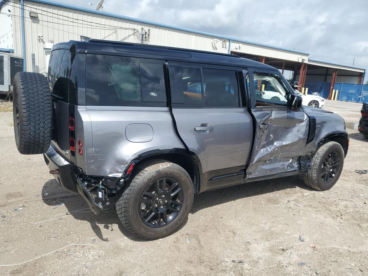 Автомобиль LAND ROVER DEFENDER 110 X-DYNAMIC SE 2023 | GrandCar Автомобиль LAND ROVER DEFENDER 110 X-DYNAMIC SE 2023 | GrandCar