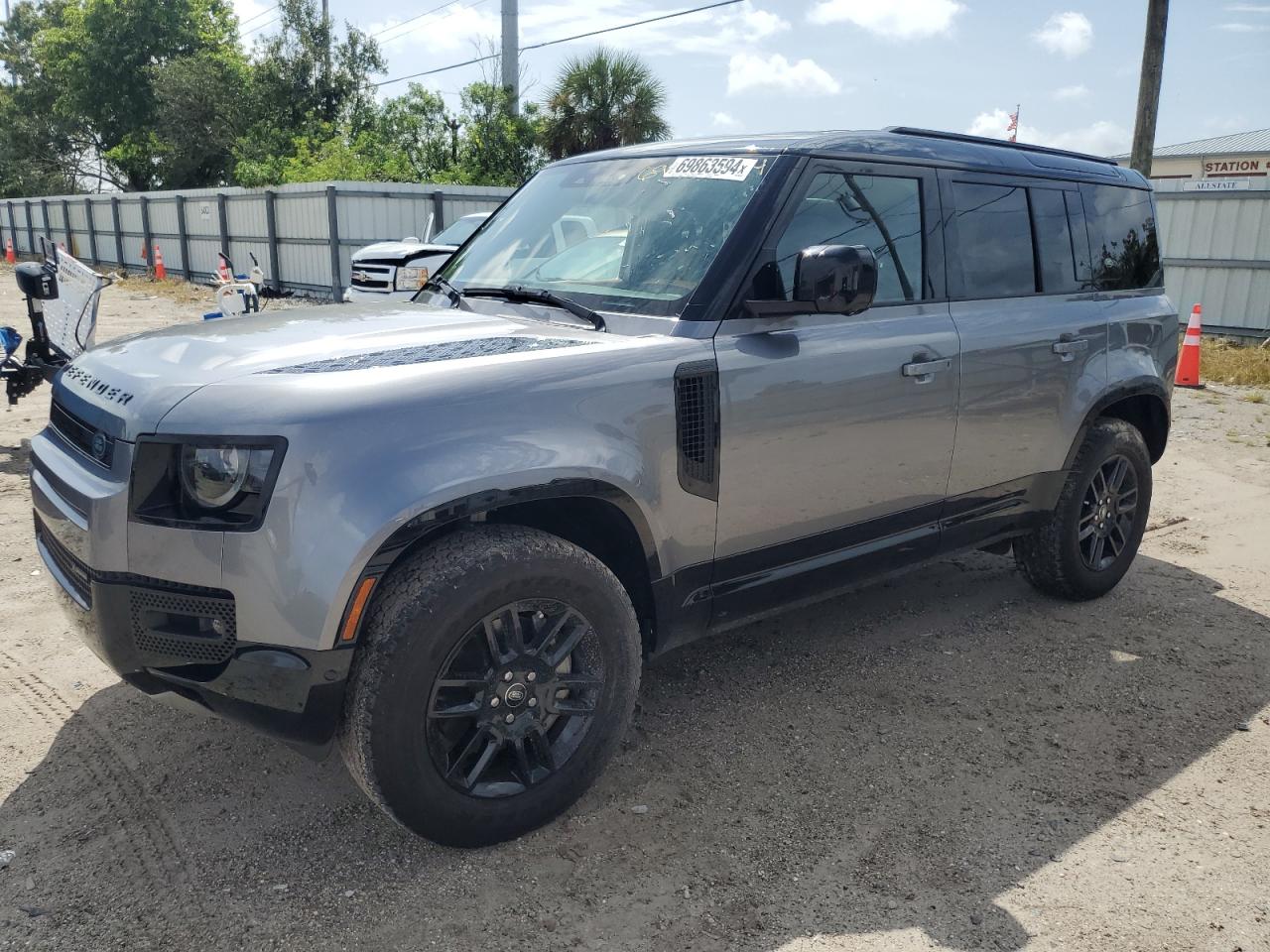 Автомобиль LAND ROVER DEFENDER 110 X-DYNAMIC SE 2023 | GrandCar