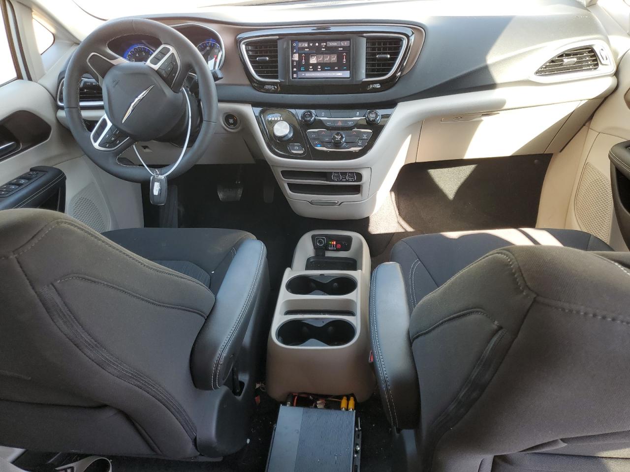 Автомобіль CHRYSLER VOYAGER LX 2023 | GrandCar Автомобіль CHRYSLER VOYAGER LX 2023 | GrandCar