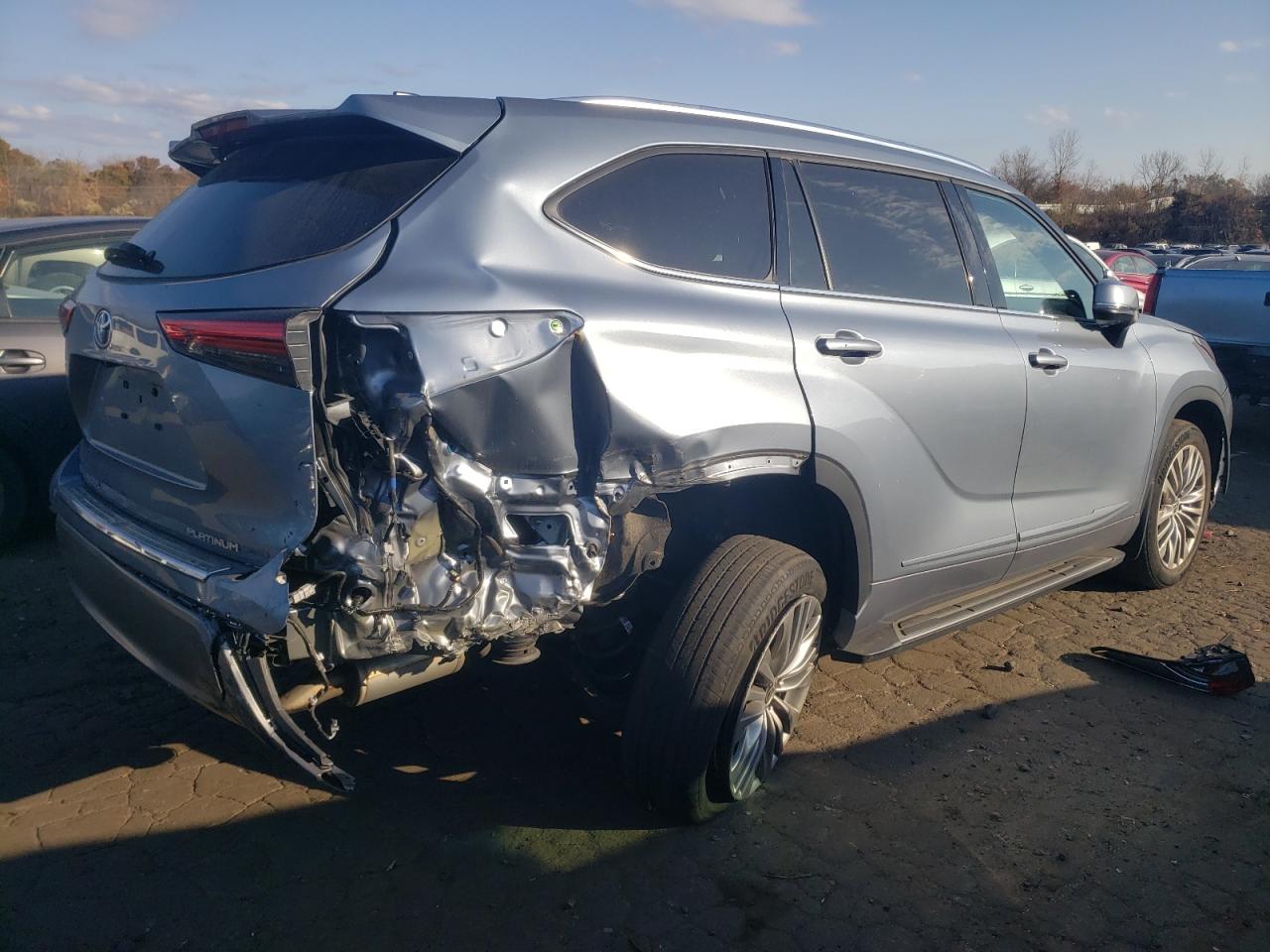 Автомобиль TOYOTA HIGHLANDER PLATINUM 2022 | GrandCar Автомобиль TOYOTA HIGHLANDER PLATINUM 2022 | GrandCar