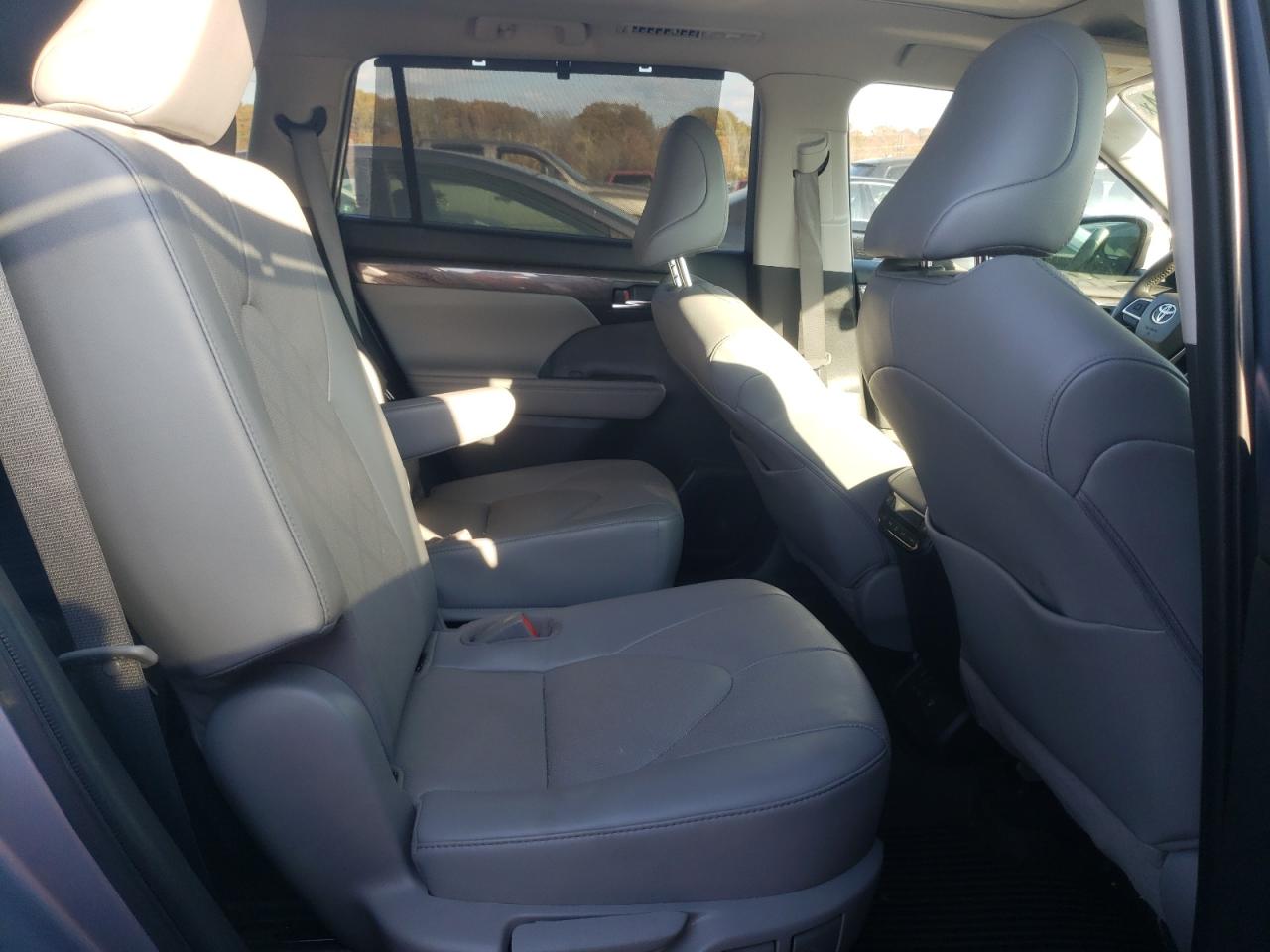 Автомобиль TOYOTA HIGHLANDER PLATINUM 2022 | GrandCar Автомобиль TOYOTA HIGHLANDER PLATINUM 2022 | GrandCar
