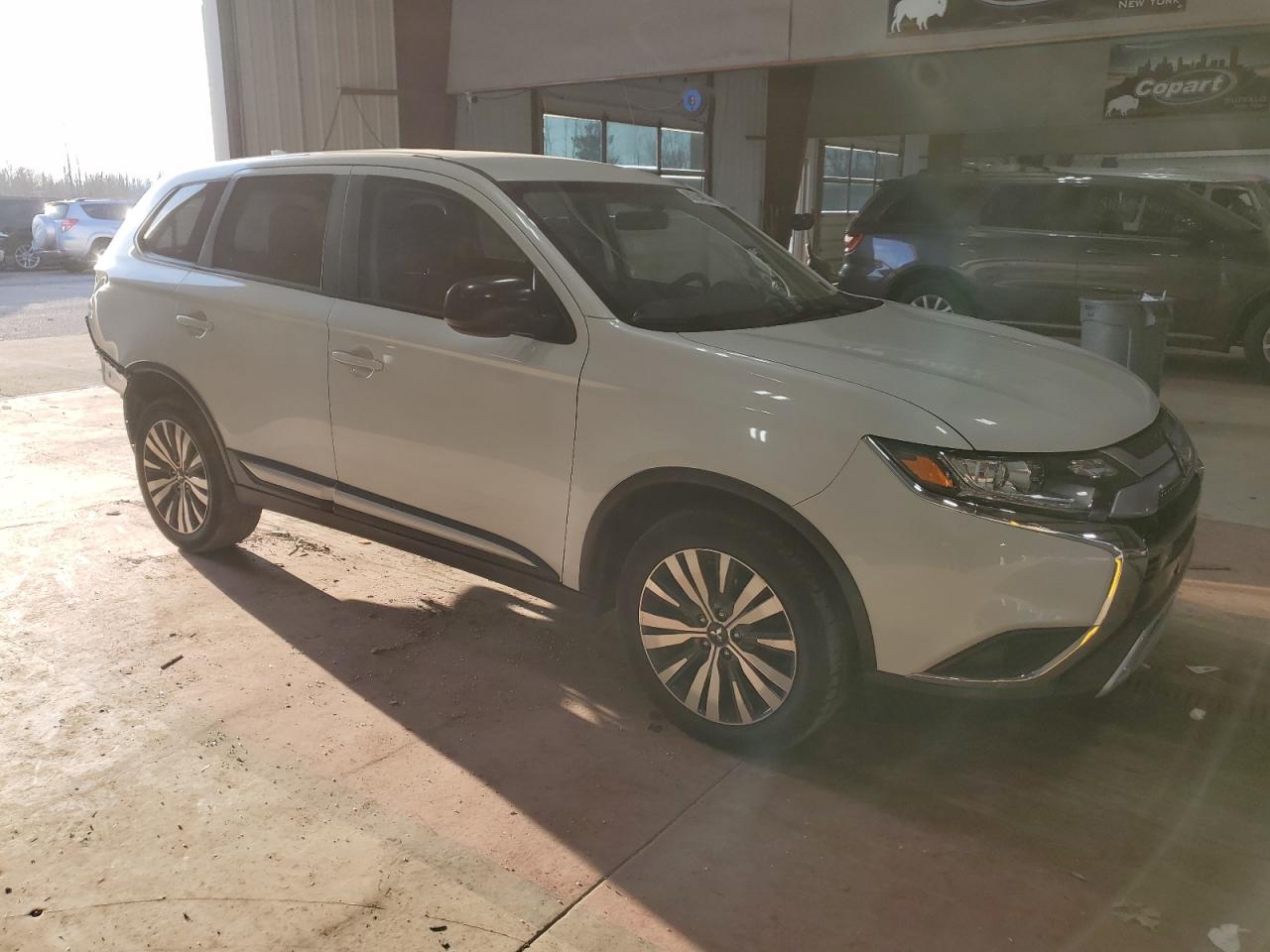 Автомобиль MITSUBISHI OUTLANDER SE 2019 | GrandCar Автомобиль MITSUBISHI OUTLANDER SE 2019 | GrandCar
