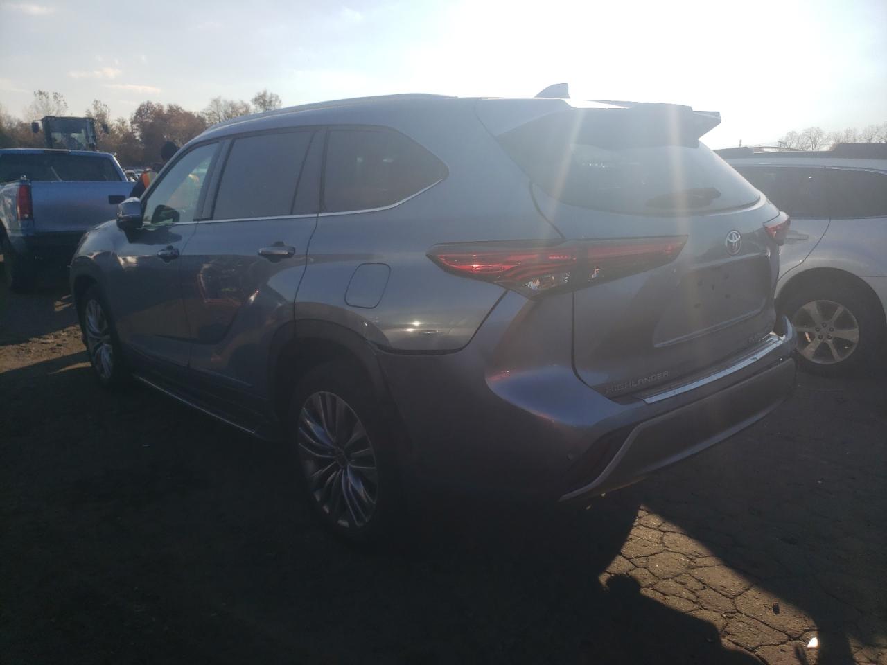 Автомобиль TOYOTA HIGHLANDER PLATINUM 2022 | GrandCar Автомобиль TOYOTA HIGHLANDER PLATINUM 2022 | GrandCar
