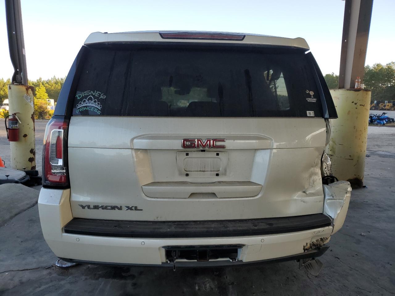 Автомобиль GMC YUKON XL C1500 SLT 2015 | GrandCar Автомобиль GMC YUKON XL C1500 SLT 2015 | GrandCar
