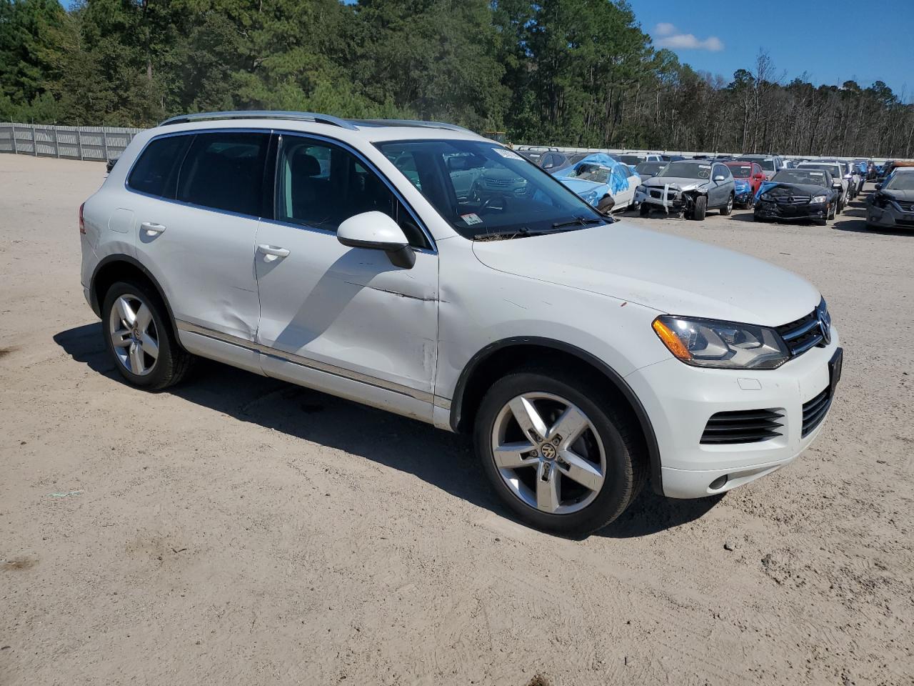 Автомобиль VOLKSWAGEN TOUAREG V6 2014 | GrandCar Автомобиль VOLKSWAGEN TOUAREG V6 2014 | GrandCar