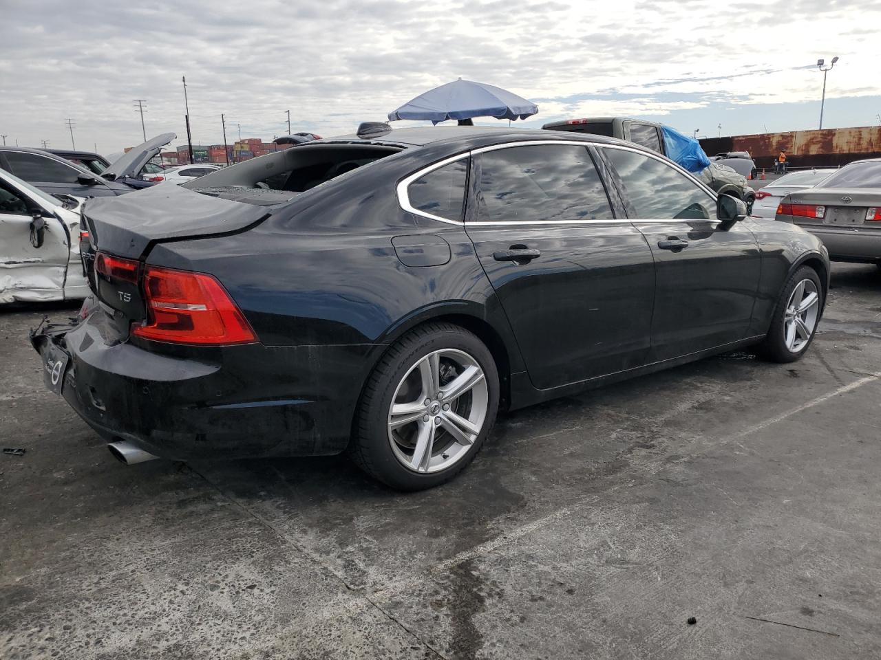 Автомобиль VOLVO S90 T5 MOMENTUM 2018 | GrandCar Автомобиль VOLVO S90 T5 MOMENTUM 2018 | GrandCar