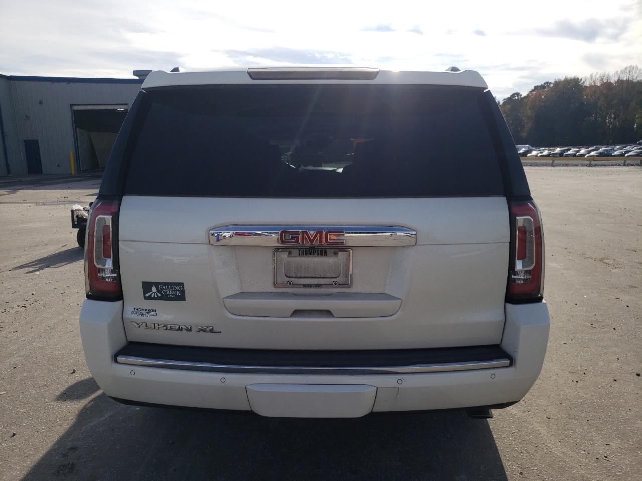 Автомобіль GMC YUKON XL DENALI 2015 | GrandCar Автомобіль GMC YUKON XL DENALI 2015 | GrandCar