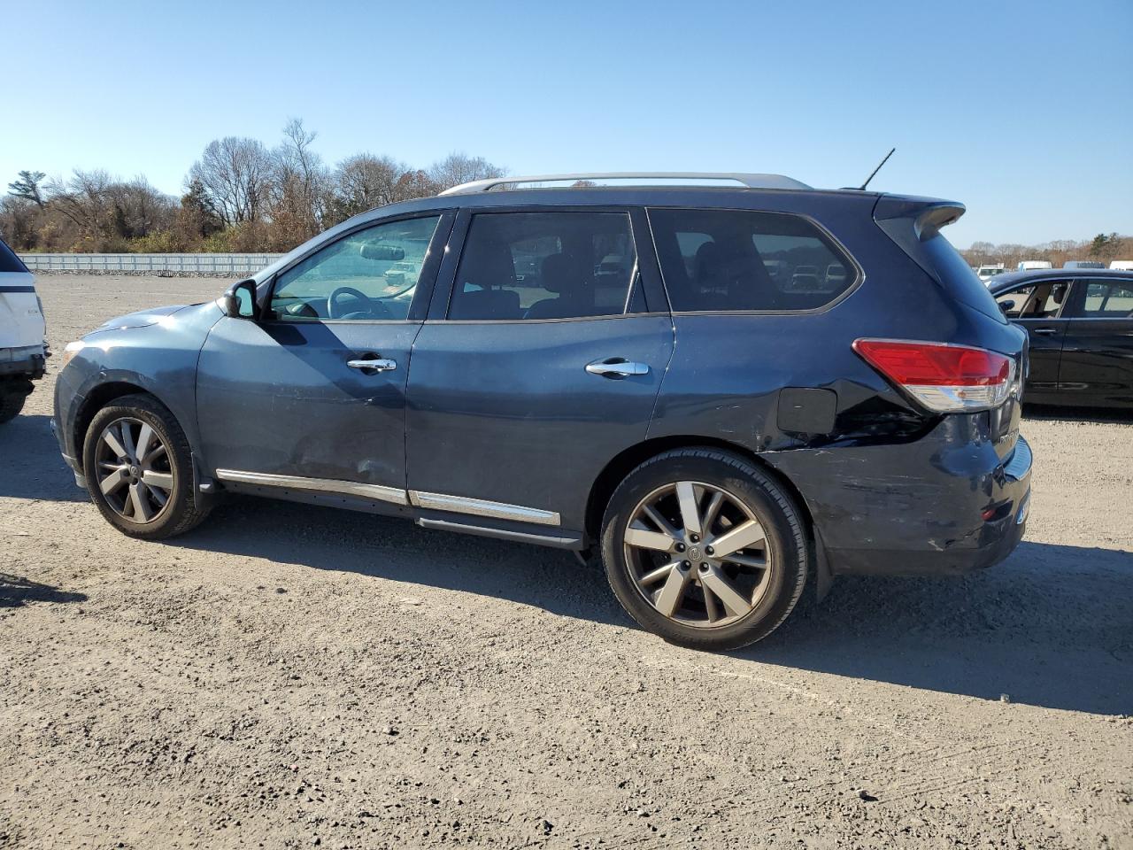 Автомобіль NISSAN PATHFINDER S 2015 | GrandCar Автомобіль NISSAN PATHFINDER S 2015 | GrandCar