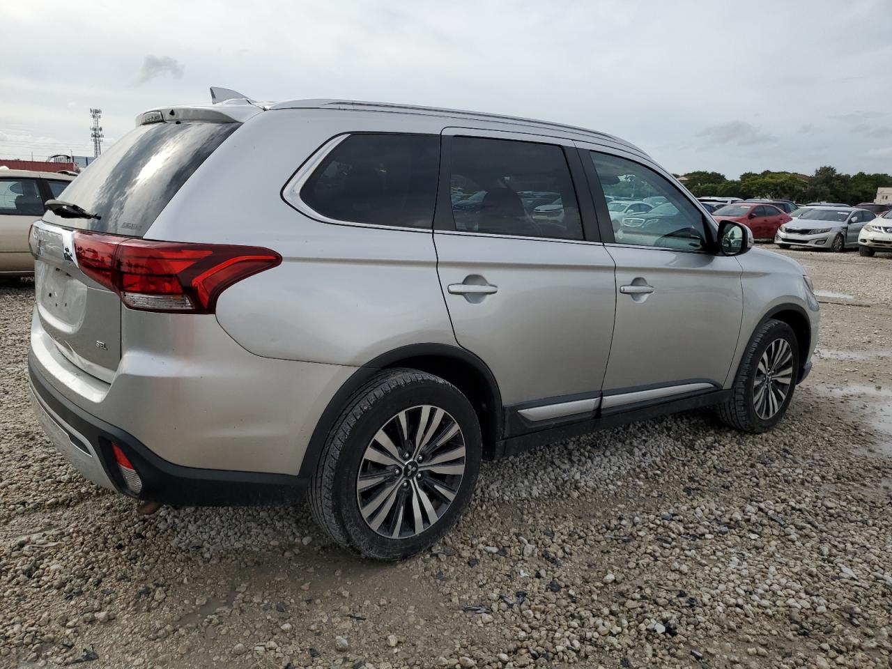 Автомобиль MITSUBISHI OUTLANDER SE 2020 | GrandCar Автомобиль MITSUBISHI OUTLANDER SE 2020 | GrandCar