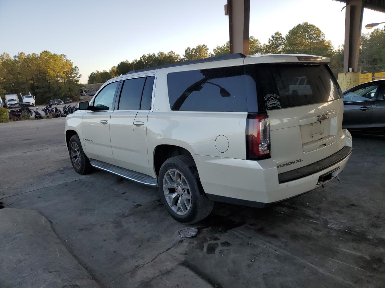 Автомобиль GMC YUKON XL C1500 SLT 2015 | GrandCar Автомобиль GMC YUKON XL C1500 SLT 2015 | GrandCar
