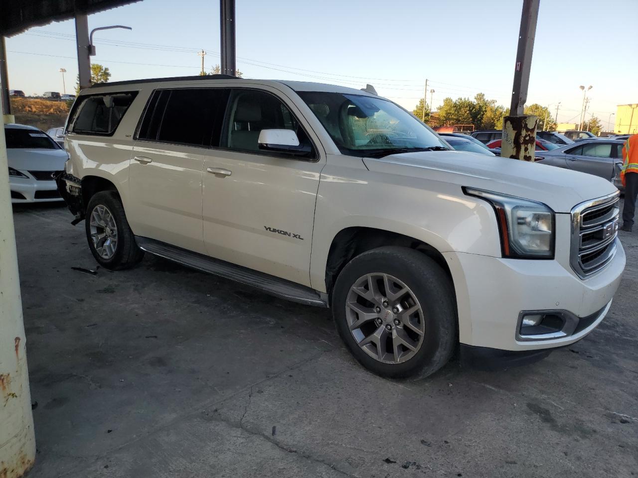 Автомобиль GMC YUKON XL C1500 SLT 2015 | GrandCar Автомобиль GMC YUKON XL C1500 SLT 2015 | GrandCar