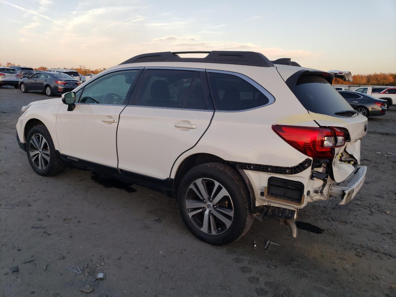 Автомобиль SUBARU OUTBACK 3.6R LIMITED 2019 | GrandCar Автомобиль SUBARU OUTBACK 3.6R LIMITED 2019 | GrandCar