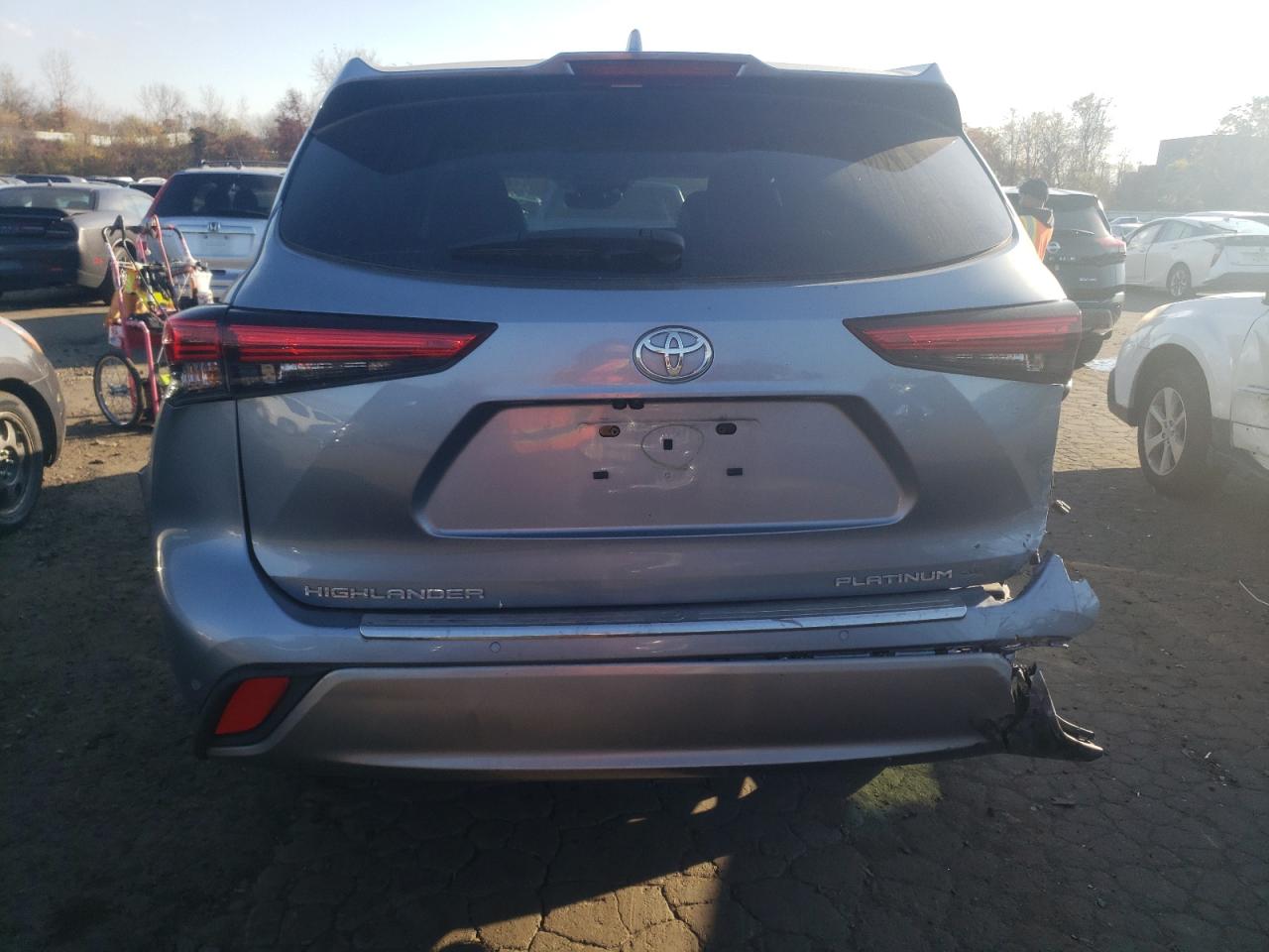 Автомобиль TOYOTA HIGHLANDER PLATINUM 2022 | GrandCar Автомобиль TOYOTA HIGHLANDER PLATINUM 2022 | GrandCar