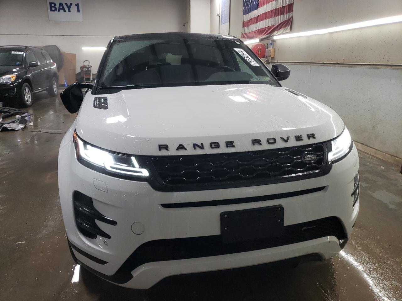 Автомобиль LAND ROVER RANGE ROVER EVOQUE R-DYNAMIC SE 2023 | GrandCar Автомобиль LAND ROVER RANGE ROVER EVOQUE R-DYNAMIC SE 2023 | GrandCar