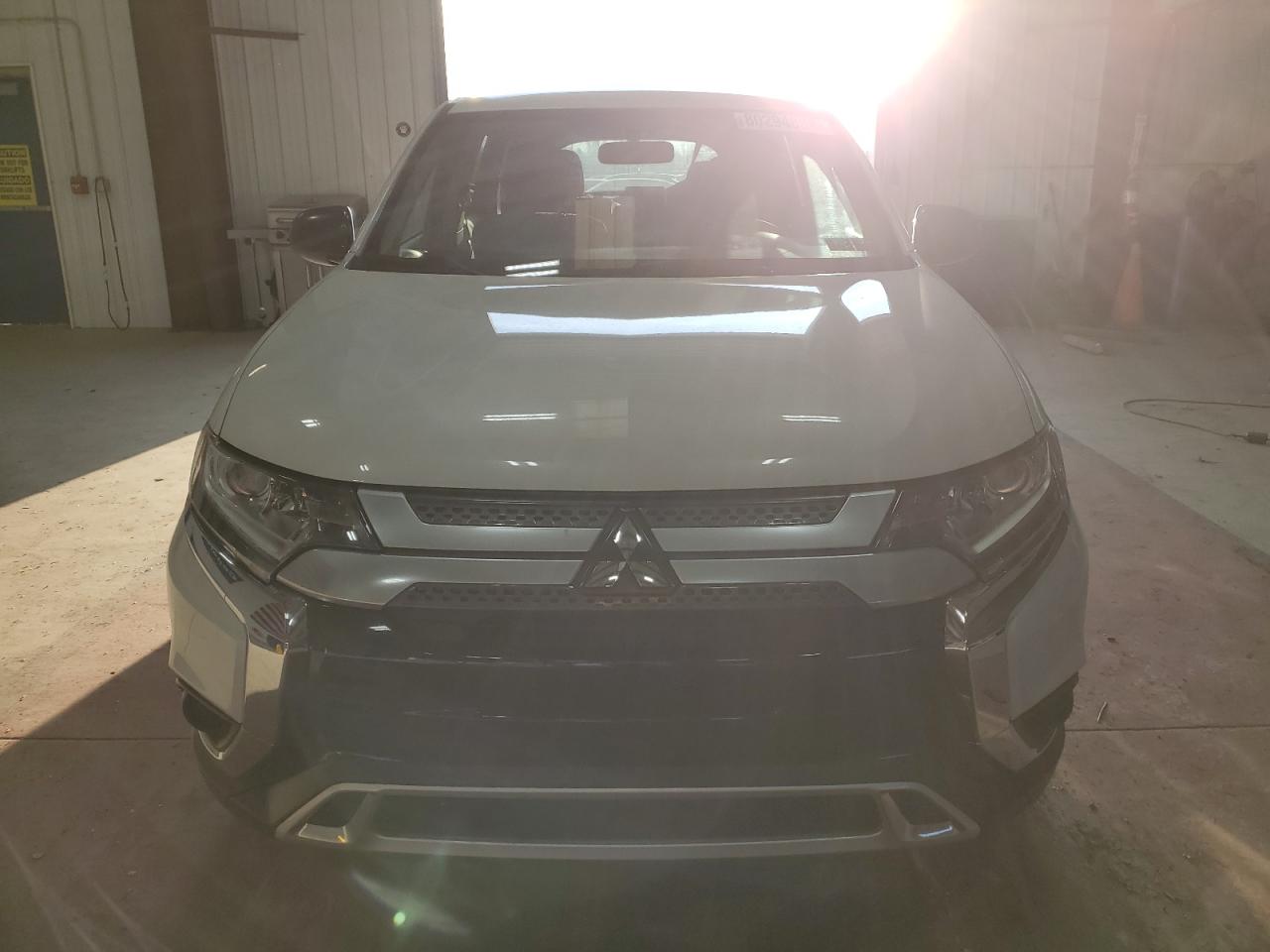 Автомобиль MITSUBISHI OUTLANDER SE 2019 | GrandCar Автомобиль MITSUBISHI OUTLANDER SE 2019 | GrandCar