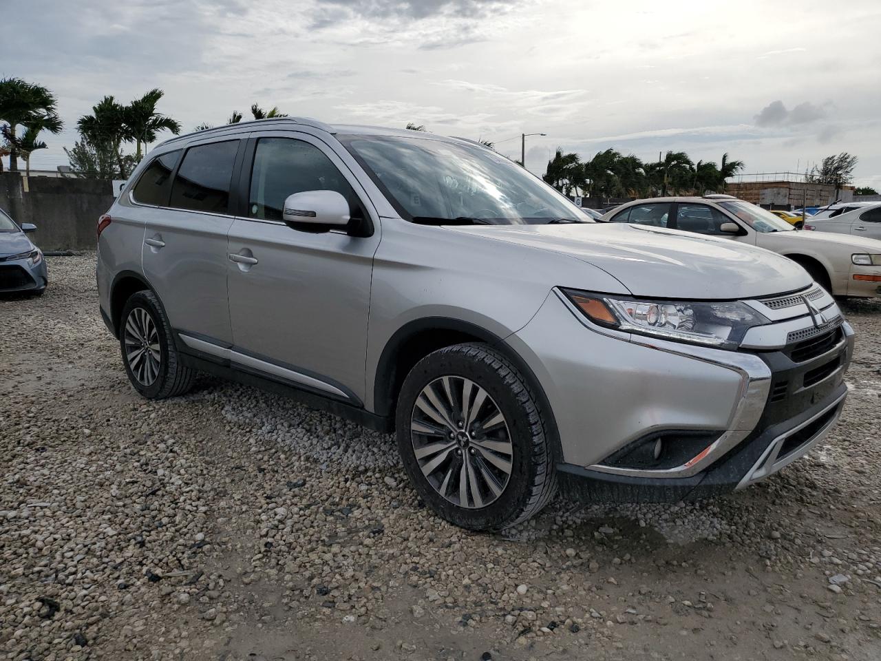 Автомобиль MITSUBISHI OUTLANDER SE 2020 | GrandCar