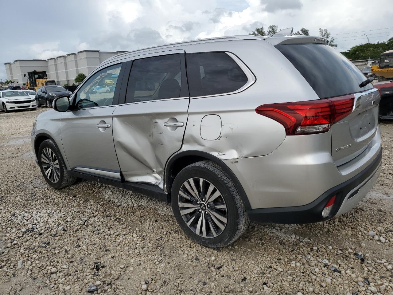 Автомобиль MITSUBISHI OUTLANDER SE 2020 | GrandCar Автомобиль MITSUBISHI OUTLANDER SE 2020 | GrandCar