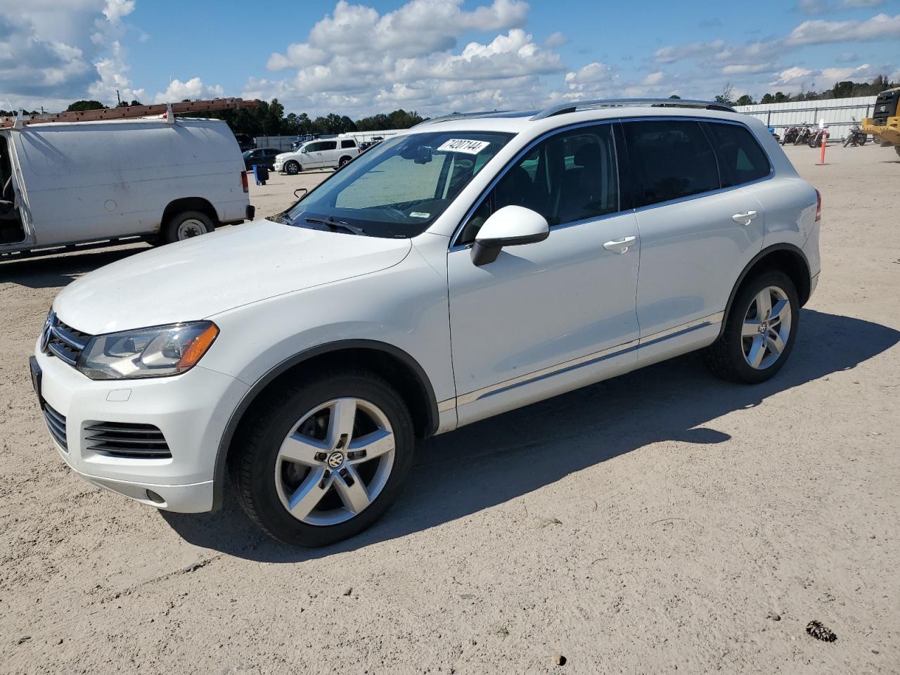 Автомобиль VOLKSWAGEN TOUAREG V6 2014 | GrandCar