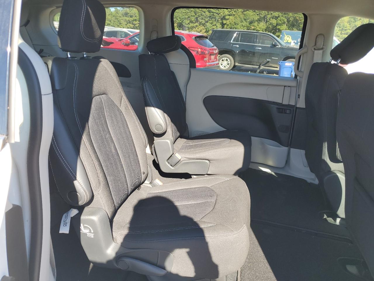 Автомобіль CHRYSLER VOYAGER LX 2023 | GrandCar Автомобіль CHRYSLER VOYAGER LX 2023 | GrandCar