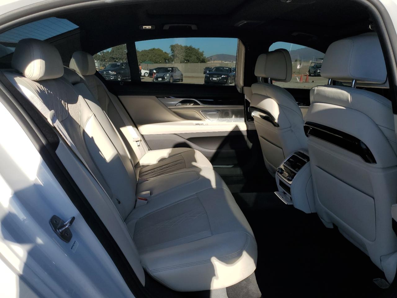 Автомобиль BMW 740 I 2016 | GrandCar Автомобиль BMW 740 I 2016 | GrandCar
