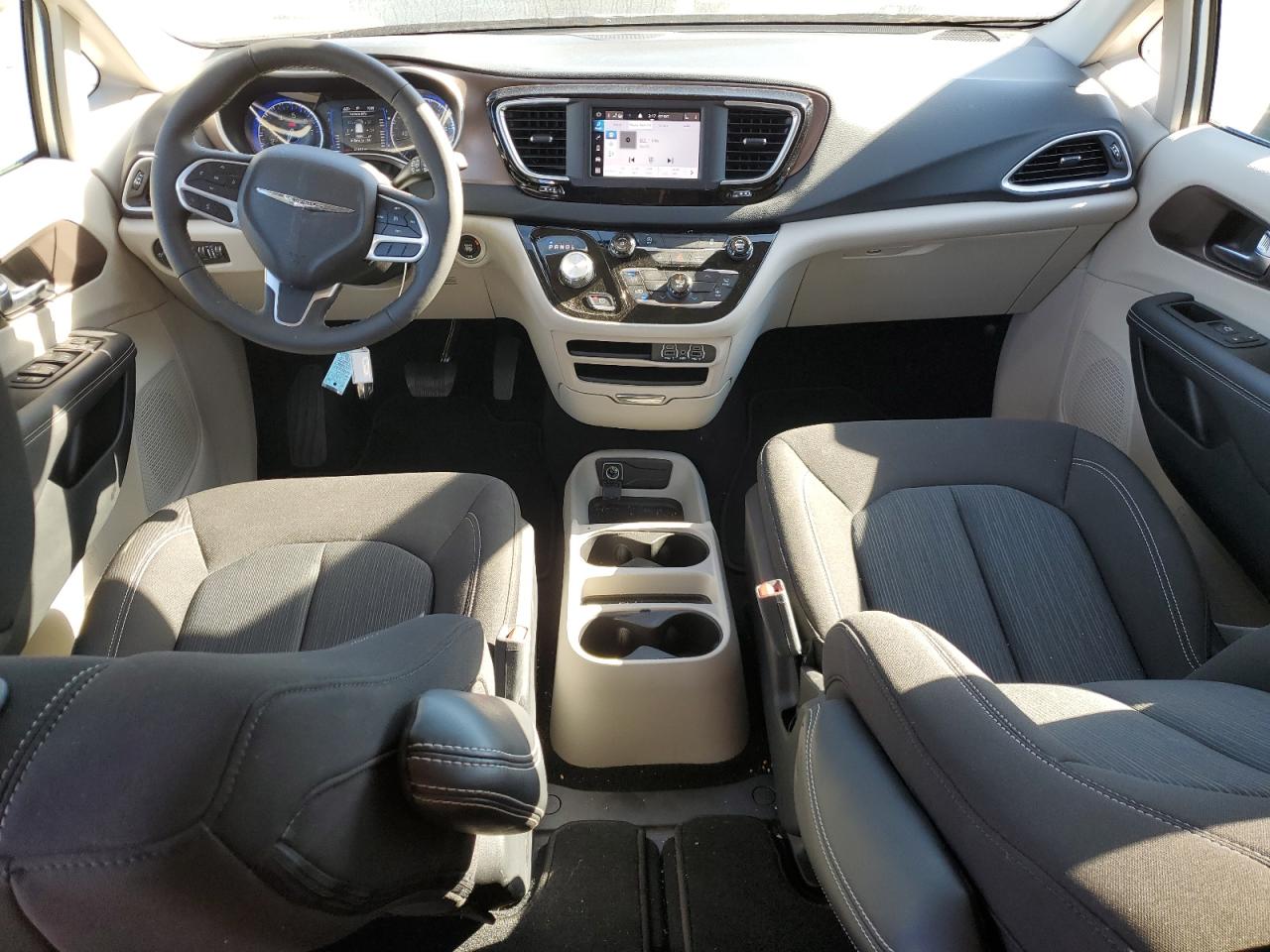 Автомобіль CHRYSLER VOYAGER LX 2023 | GrandCar Автомобіль CHRYSLER VOYAGER LX 2023 | GrandCar