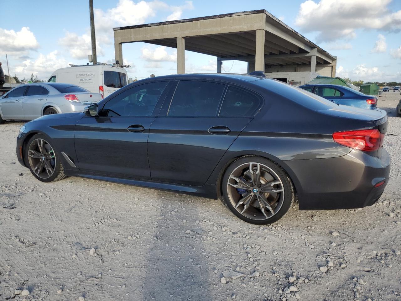 Автомобіль BMW M550XI 2020 | GrandCar Автомобіль BMW M550XI 2020 | GrandCar