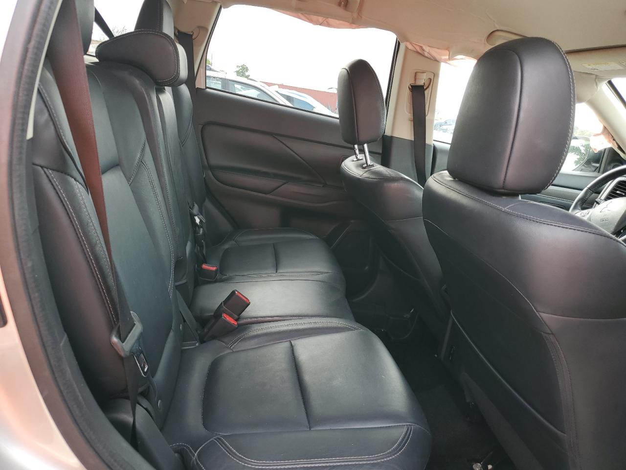 Автомобиль MITSUBISHI OUTLANDER SE 2020 | GrandCar Автомобиль MITSUBISHI OUTLANDER SE 2020 | GrandCar