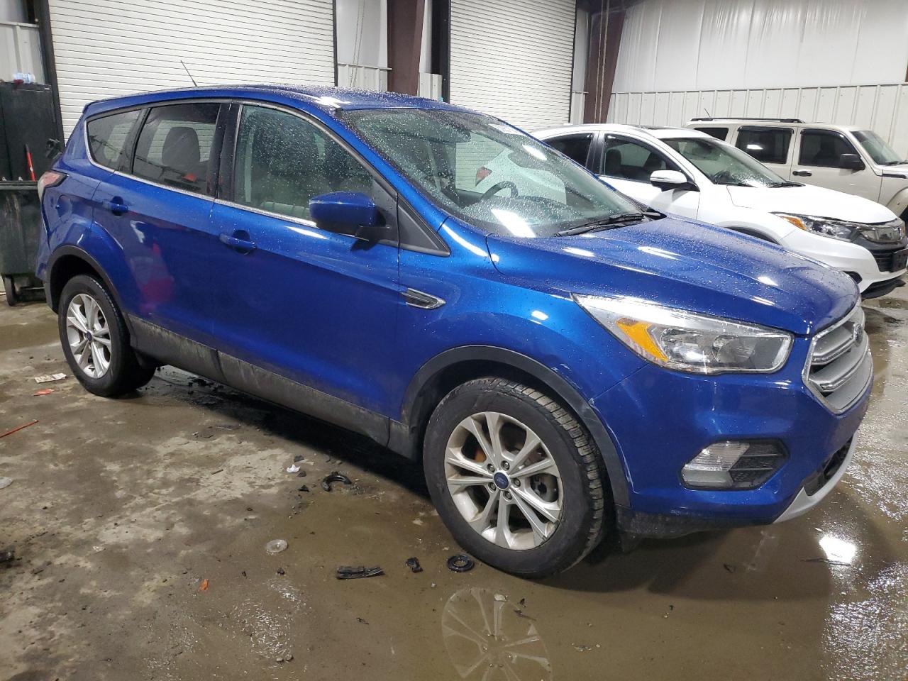 Автомобиль FORD ESCAPE SE 2017 | GrandCar Автомобиль FORD ESCAPE SE 2017 | GrandCar