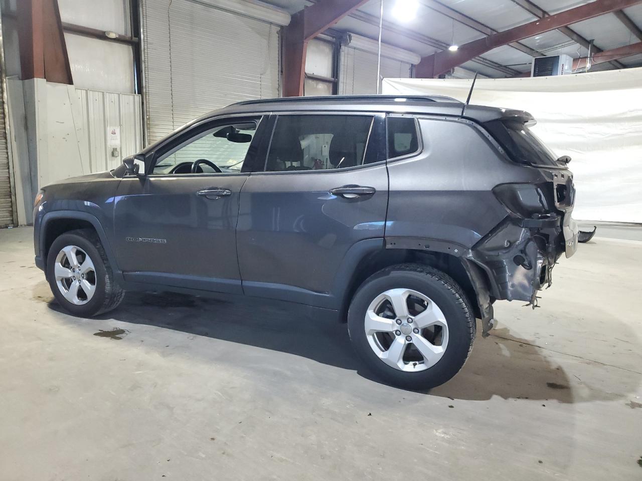 Автомобиль JEEP COMPASS LATITUDE 2018 | GrandCar Автомобиль JEEP COMPASS LATITUDE 2018 | GrandCar