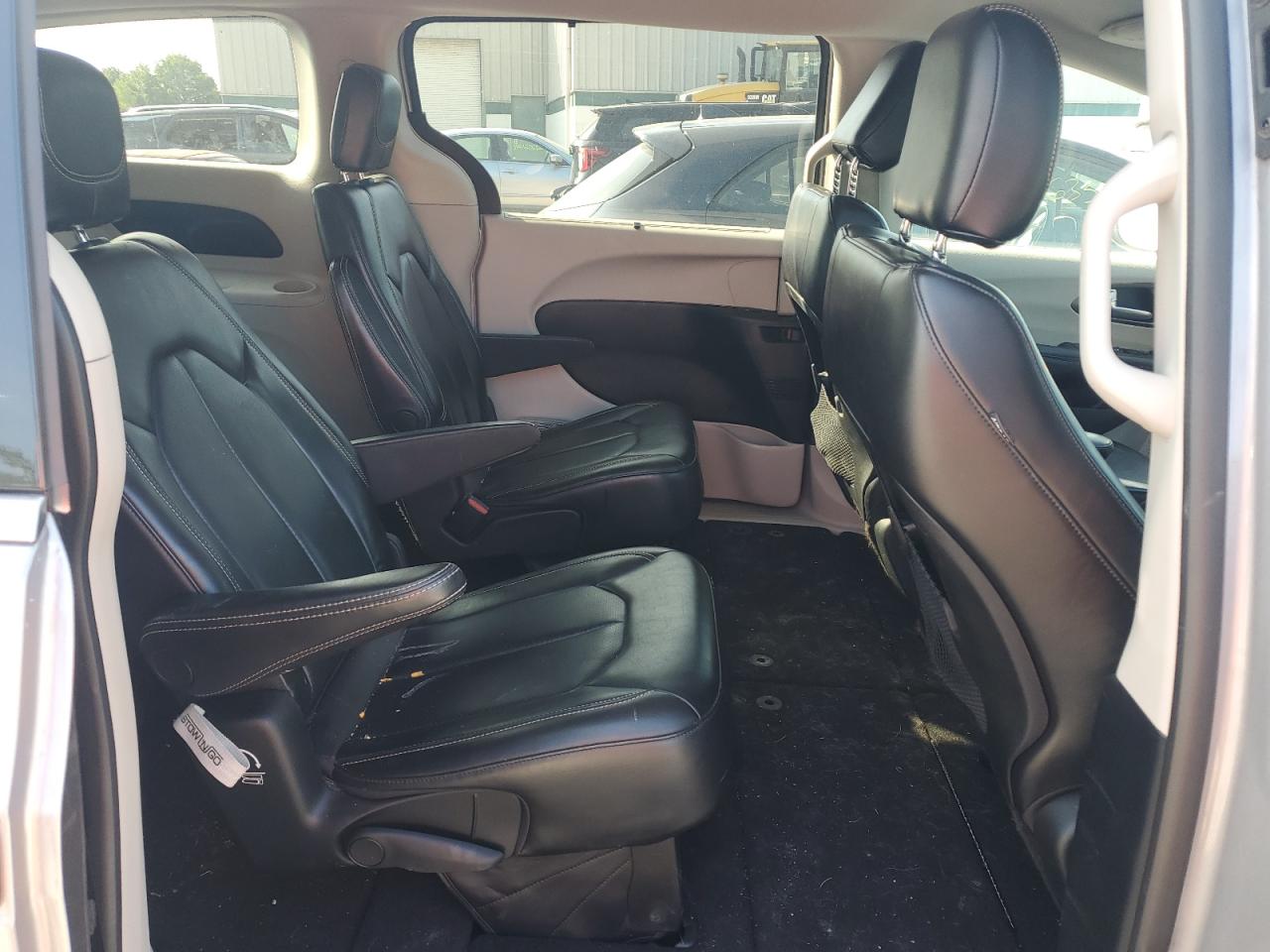 Автомобиль CHRYSLER VOYAGER LXI 2020 | GrandCar Автомобиль CHRYSLER VOYAGER LXI 2020 | GrandCar