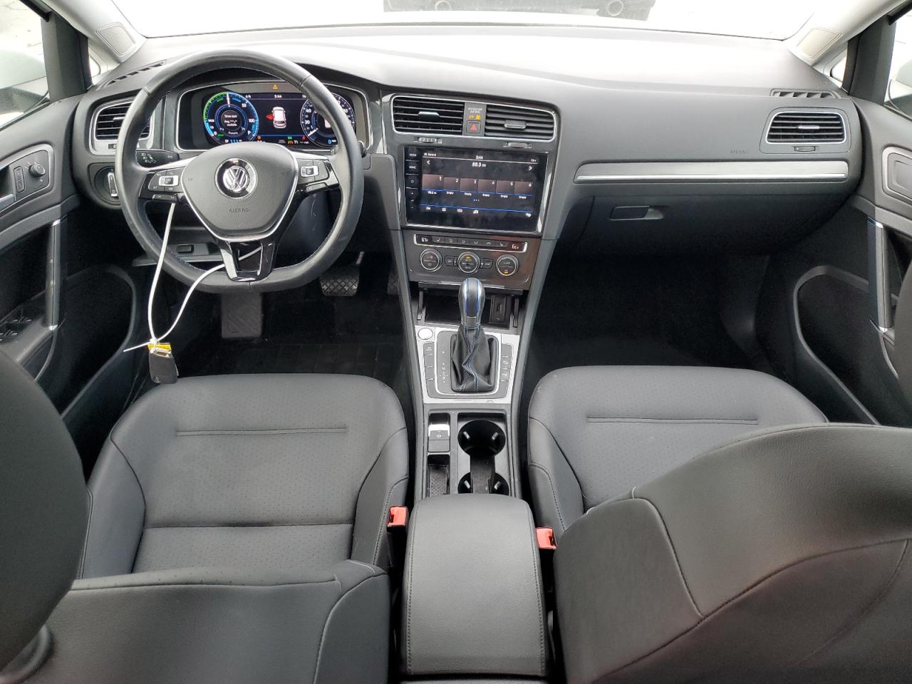Автомобиль VOLKSWAGEN E-GOLF SEL PREMIUM 2019 | GrandCar Автомобиль VOLKSWAGEN E-GOLF SEL PREMIUM 2019 | GrandCar
