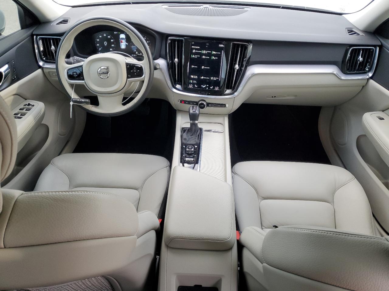 Автомобіль VOLVO V60 T5 MOMENTUM 2020 | GrandCar Автомобіль VOLVO V60 T5 MOMENTUM 2020 | GrandCar