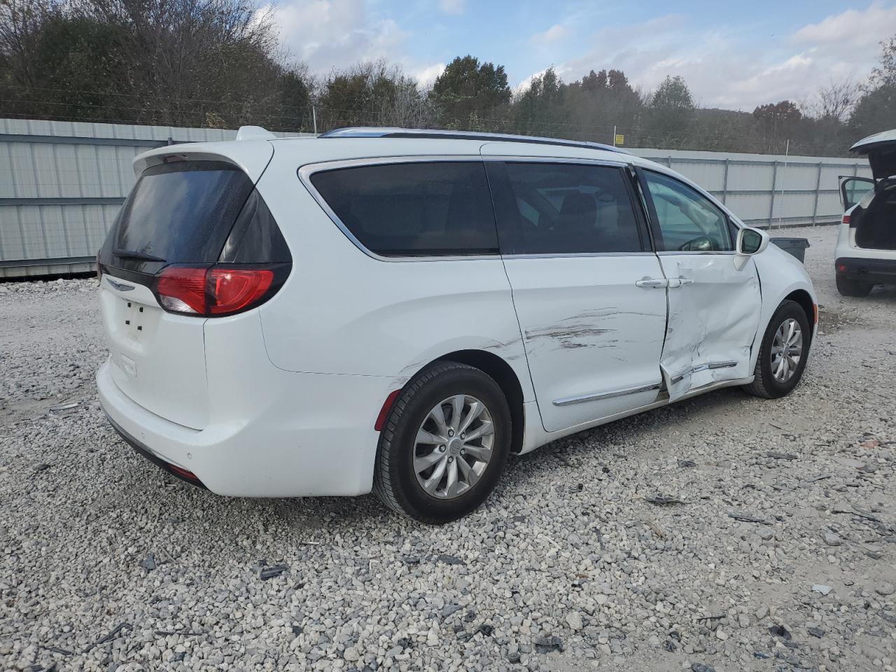 Автомобіль CHRYSLER PACIFICA TOURING L 2019 | GrandCar Автомобіль CHRYSLER PACIFICA TOURING L 2019 | GrandCar