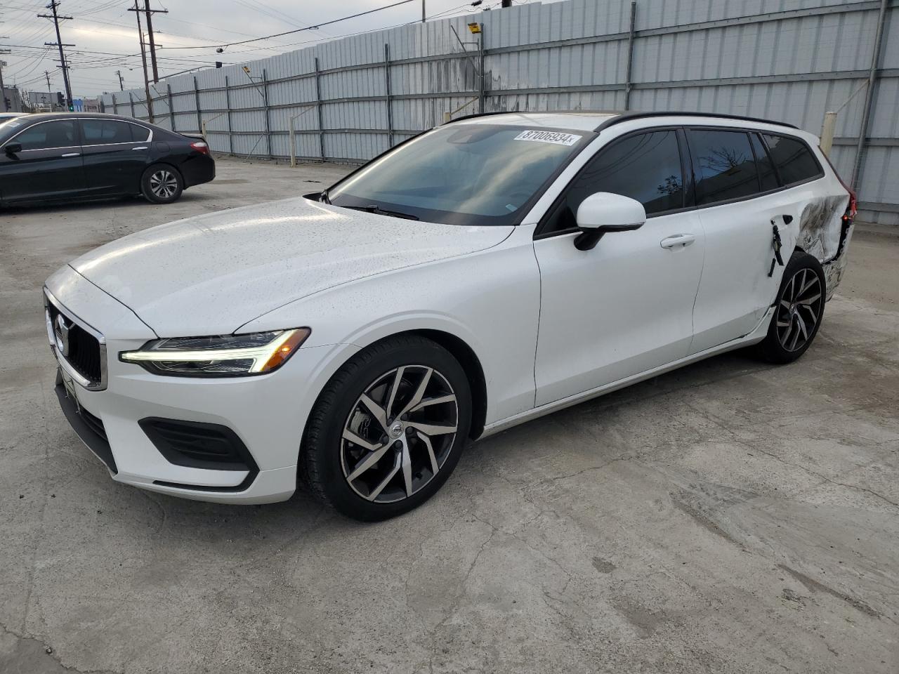 Автомобіль VOLVO V60 T5 MOMENTUM 2020 | GrandCar Автомобіль VOLVO V60 T5 MOMENTUM 2020 | GrandCar