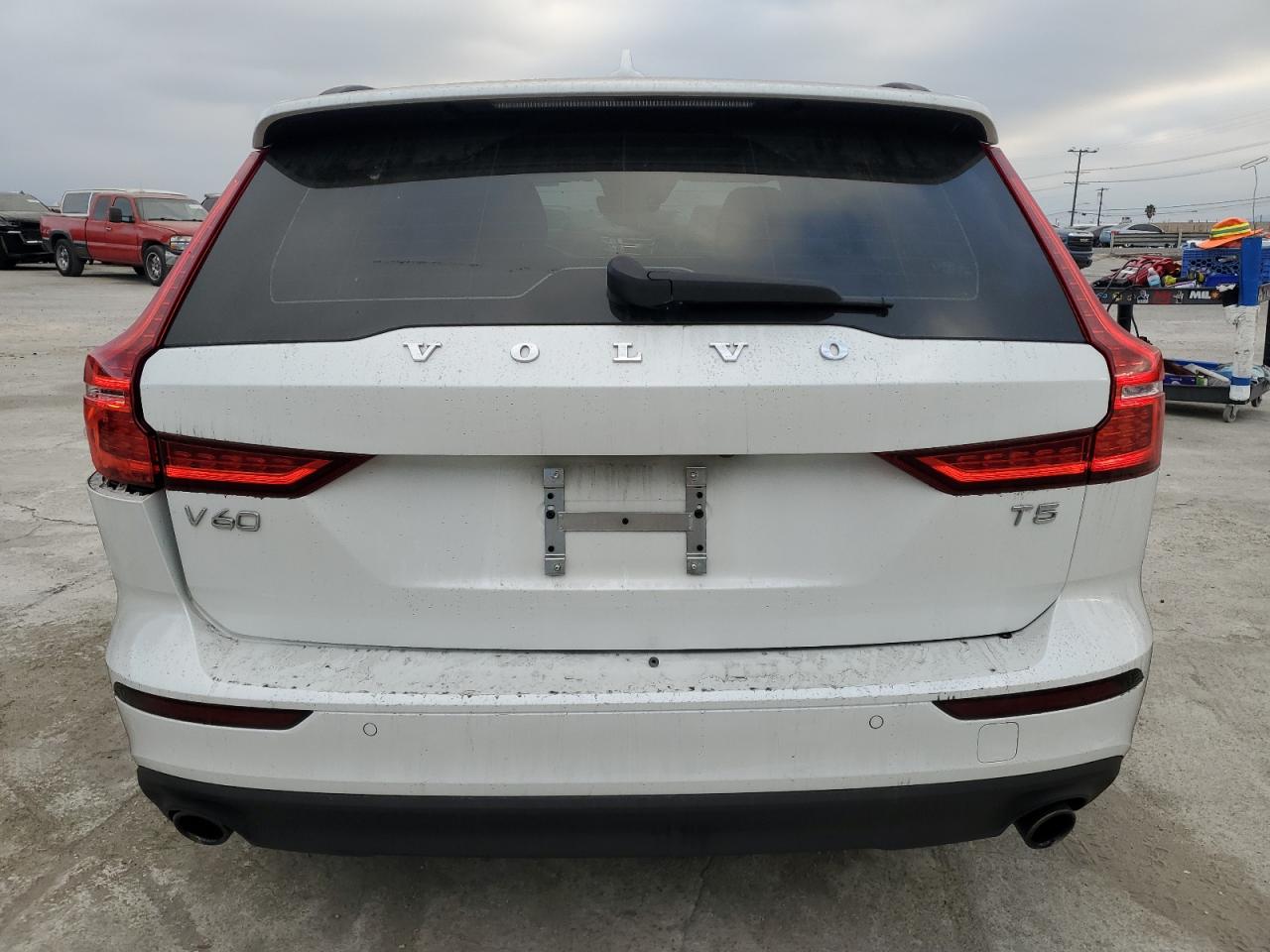 Автомобіль VOLVO V60 T5 MOMENTUM 2020 | GrandCar Автомобіль VOLVO V60 T5 MOMENTUM 2020 | GrandCar