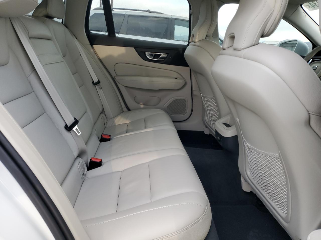 Автомобіль VOLVO V60 T5 MOMENTUM 2020 | GrandCar Автомобіль VOLVO V60 T5 MOMENTUM 2020 | GrandCar