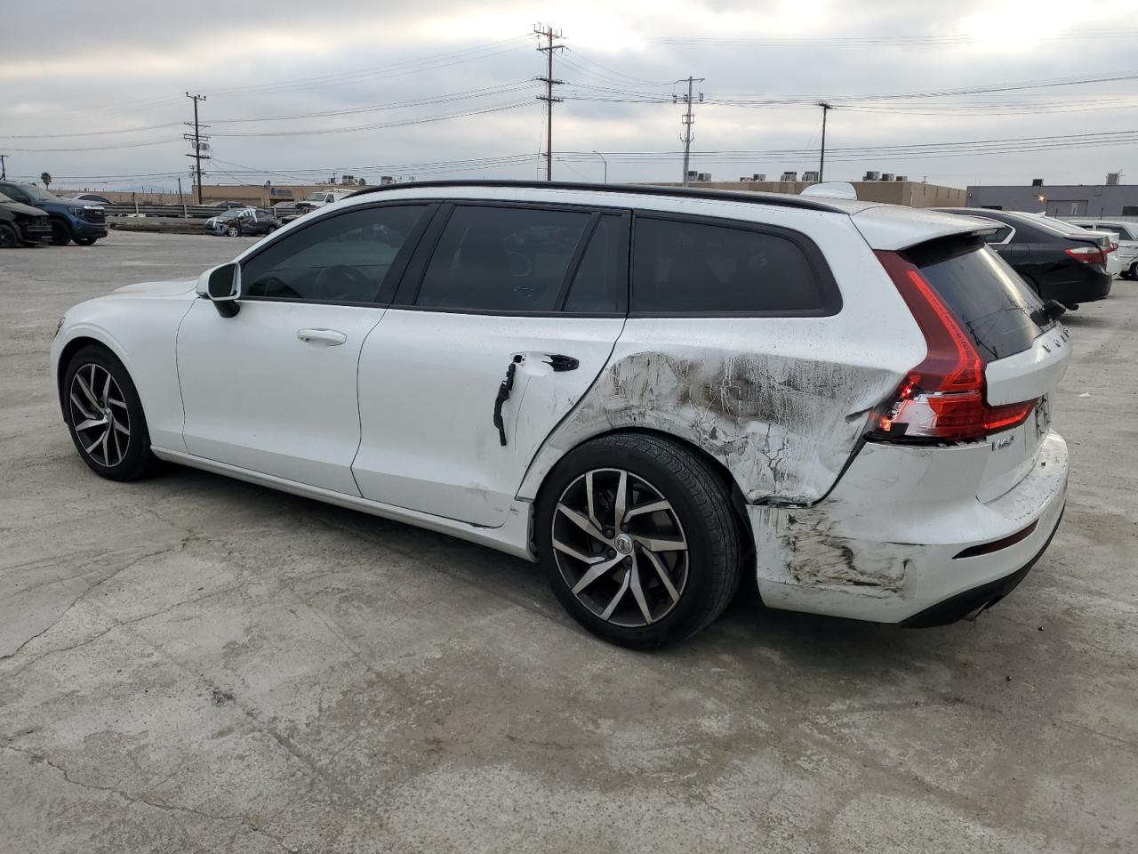 Автомобіль VOLVO V60 T5 MOMENTUM 2020 | GrandCar Автомобіль VOLVO V60 T5 MOMENTUM 2020 | GrandCar
