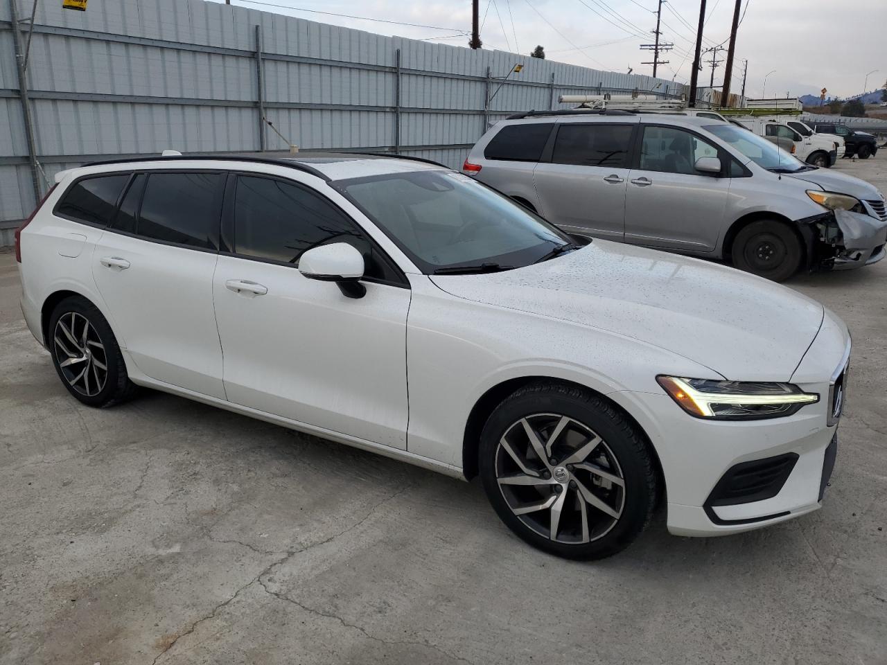 Автомобіль VOLVO V60 T5 MOMENTUM 2020 | GrandCar